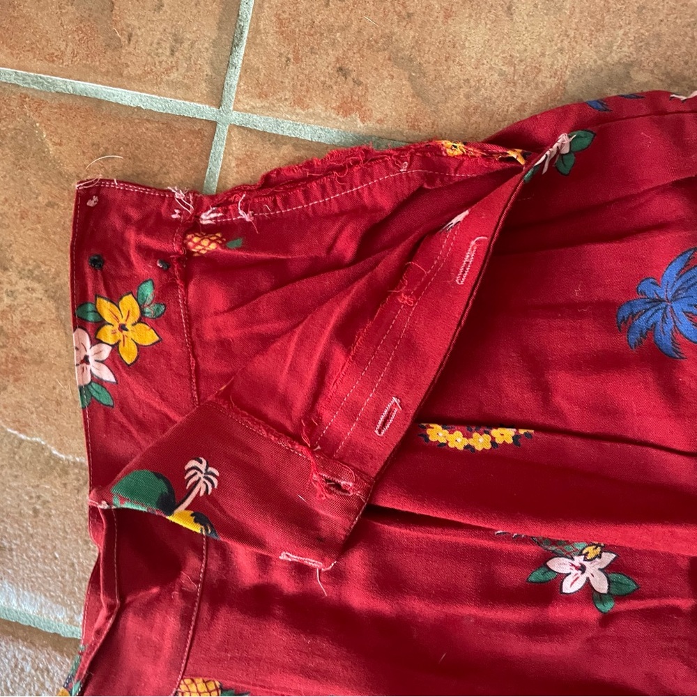 Adorable vintage skirt, xs button side closure